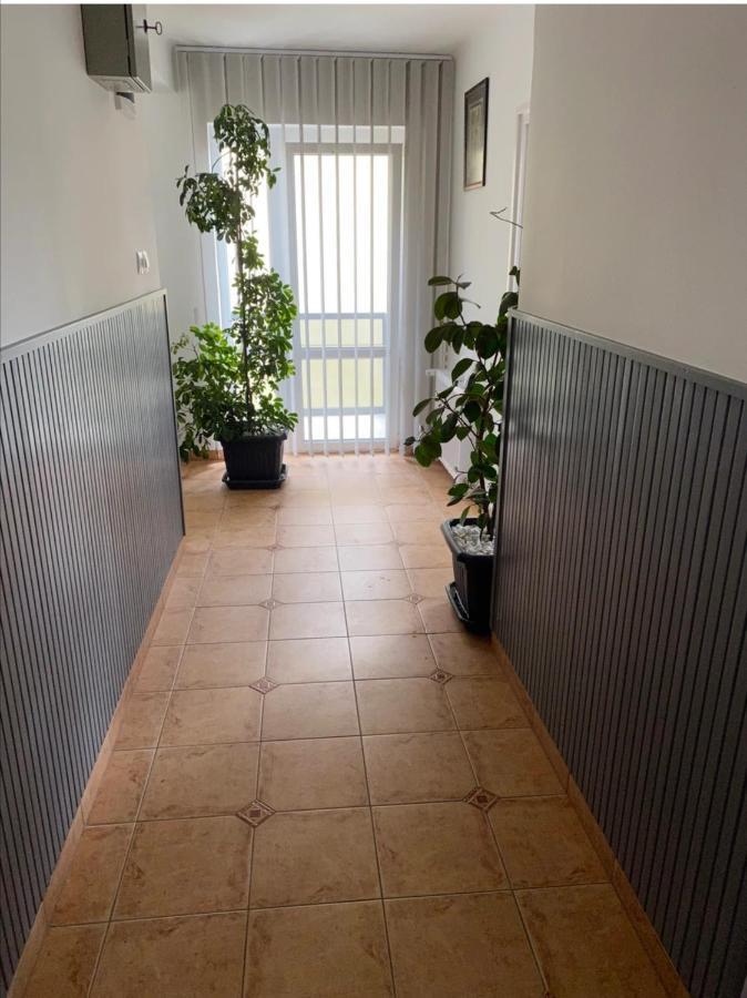 Eros Apartman Hajdúszoboszló Exterior foto