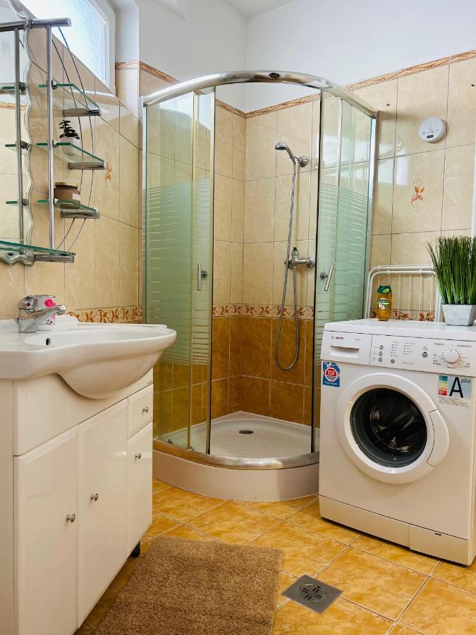 Eros Apartman Hajdúszoboszló Exterior foto