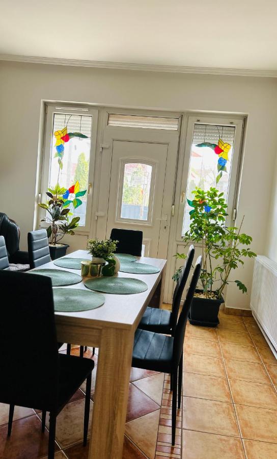 Eros Apartman Hajdúszoboszló Exterior foto